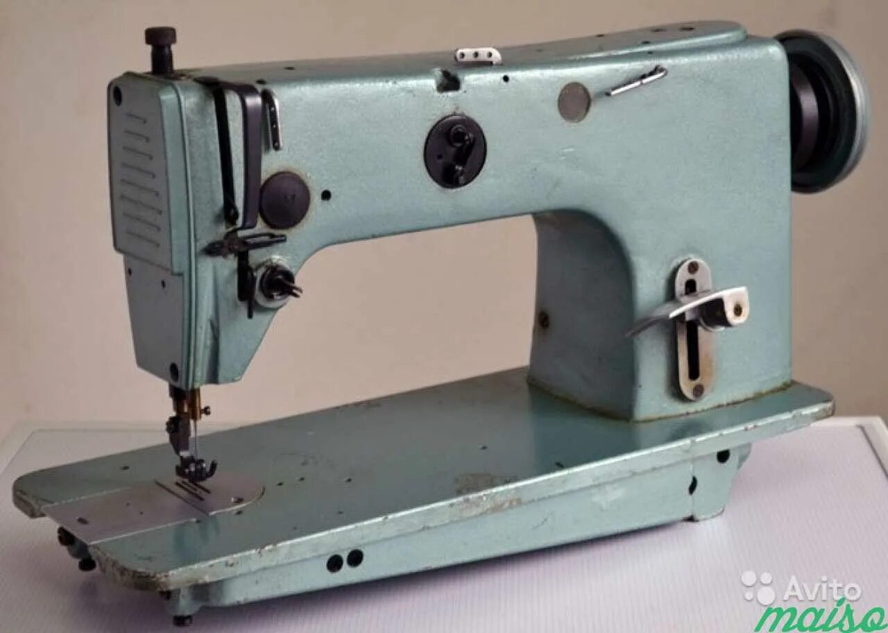 Швейная машинка 22 класса. Промышленная швейная машинка 1022м. Промышленная швейная машина кл.1022м. Швейная машина ПМЗ 1022. Промышленная швейная машина Советская 1022.