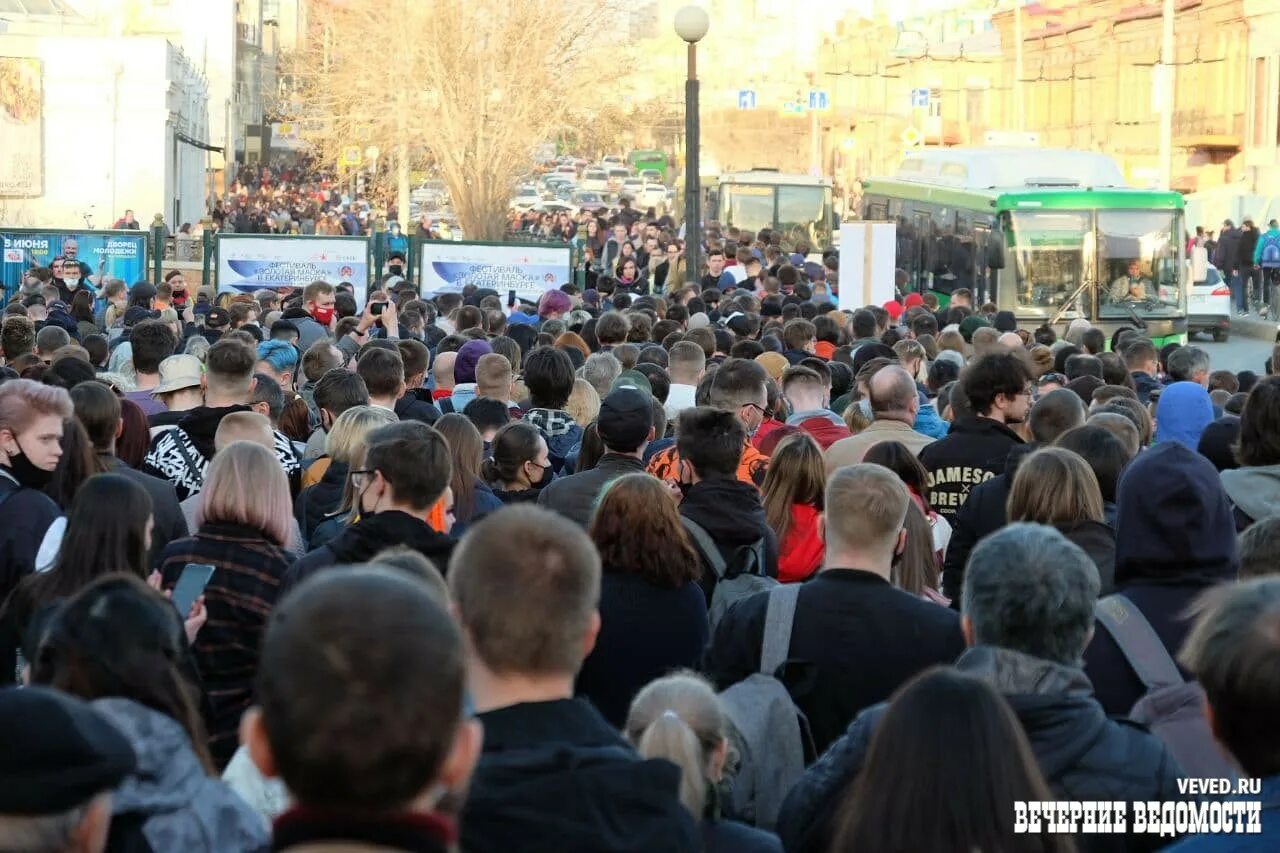 Митинги Навального в Екатеринбурге 21 апреля. Протесты в Екатеринбурге 2021. Митинг Навального в Екатеринбурге. Митинг в Екатеринбурге сейчас прямой эфир. Апреля митинг