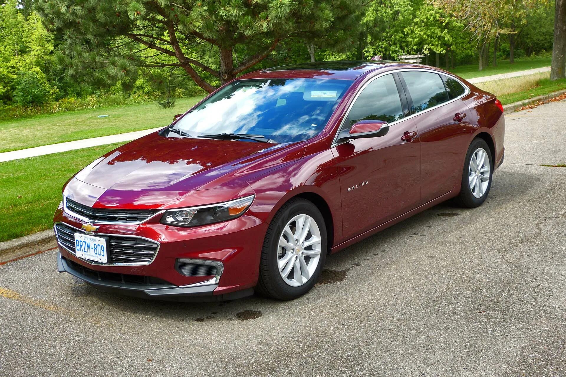 Купить шевроле 2016. 2016 Chevrolet Malibu Hybrid. Chevrolet Malibu гибрид. Шевроле Малибу Вишневая. Chevrolet Malibu 2016 красная.