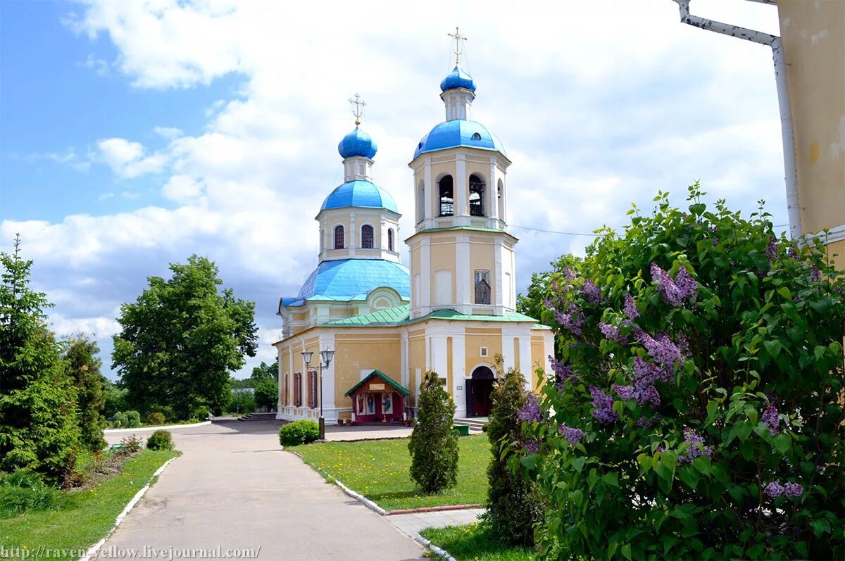 Петропавловский храм ясенево. Храм апостола петра и павла в ясенево. Церковь петра и павла в ясенево. Москва храм петра и павла в ясенево. Храм первоверховных петра и павла в ясенево.