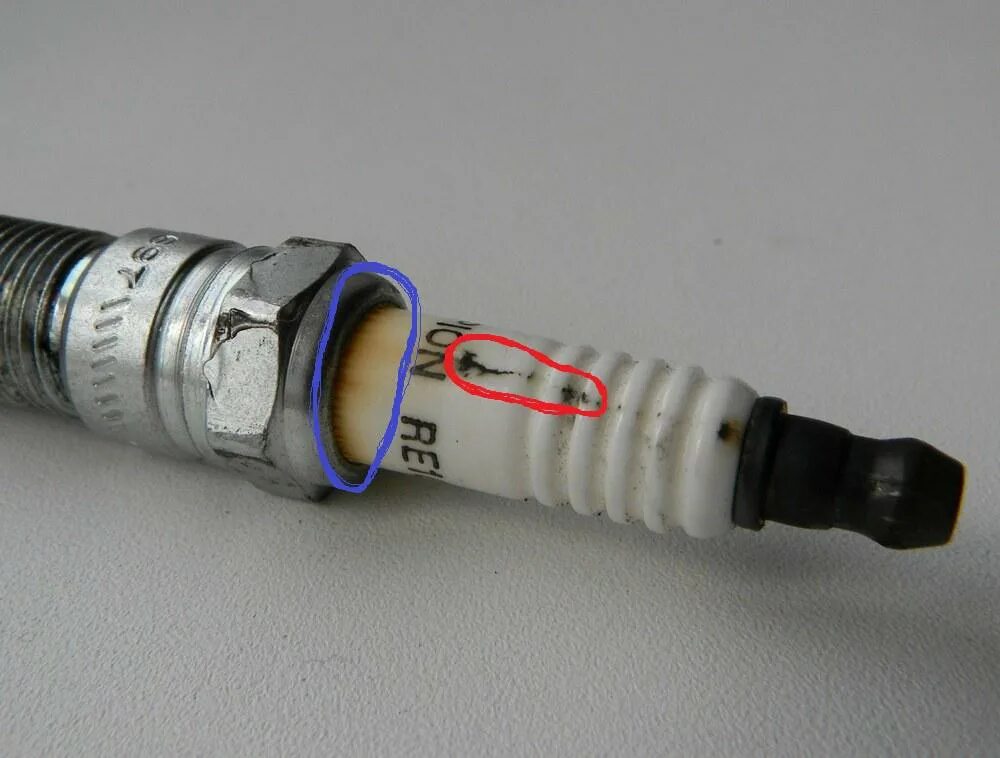 пробитая свеча. волга сайбер свечи зажигания. свечи зажигания audi a6c6 2007 2. мазда cx7 2. пробило свечу зажигания.