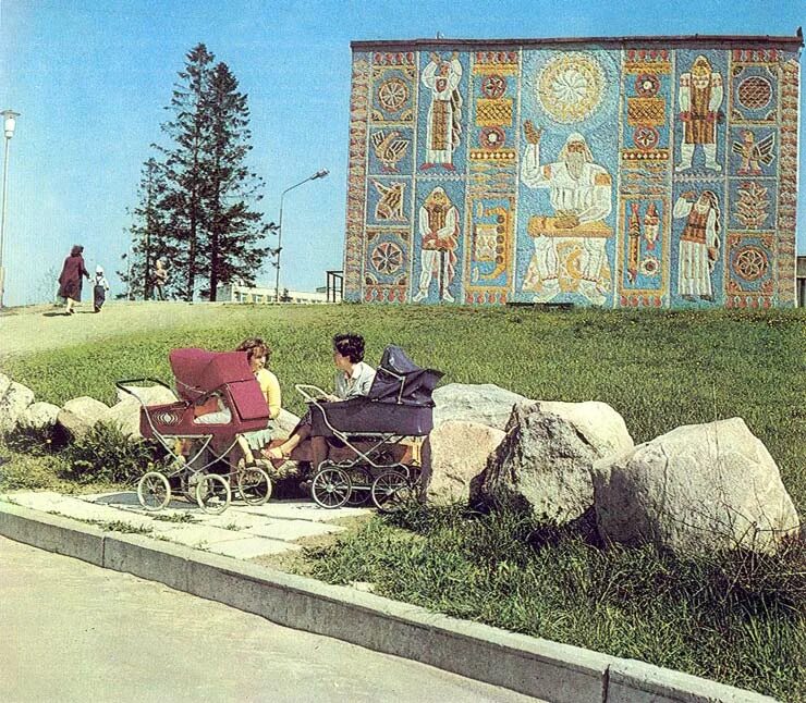 Кинотеатр в питкяранте. Кинотеатр питкяранта. Кинотеатр меридиан березники. Мозаика на питкярантском доме культуры. Кинотеатр ладога в ссср.