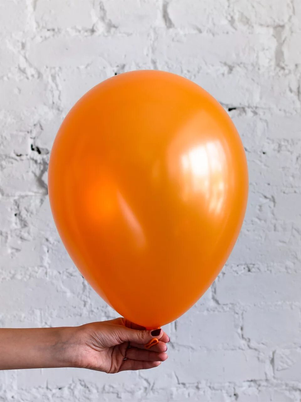 На оранжевом шаре. Оранжевый шарик. Шар латексный оранжевый. Оранжевые шары. Шар "латексный".