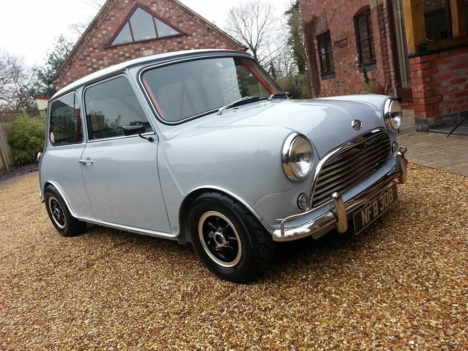 Мини старые версии. Мини 60s. mini 1980. mini машина 1980. мини автомобиль 60х.