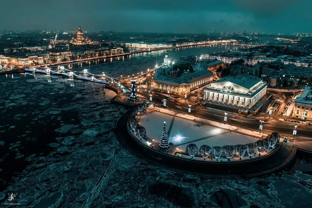 Елка на дворцовой 2023 в санкт-петербурге. Санкт петербург видео 2023. Новый год в питере. Стрелка васильевского острова санкт-петербург ночью. Манежная площадь санкт-петербург зимой.
