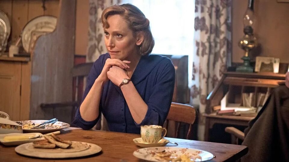 My mother works. Фильм between my mothers Legs. My mother - Episode 1. My mother. Моя мама смотреть бесплатно 21 сериал.