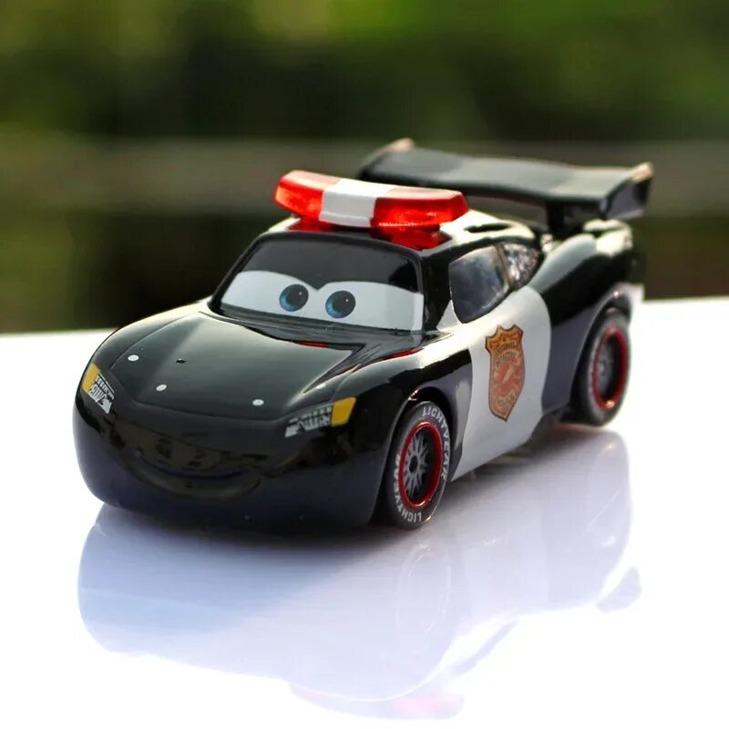 Черный маквин. Маккуин полицейский. Police Lightning MCQUEEN Toy. Cars Police Lightning MCQUEEN. Полицейский Маккуин игрушка.