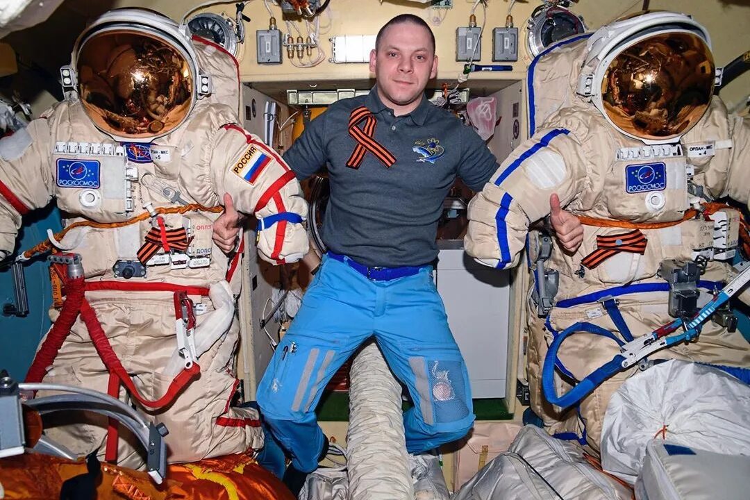 иван викторович вагнер. первый российский космонавт в космосе. анна кикина 2022. ануше ансари. скафандр орлан мкс.