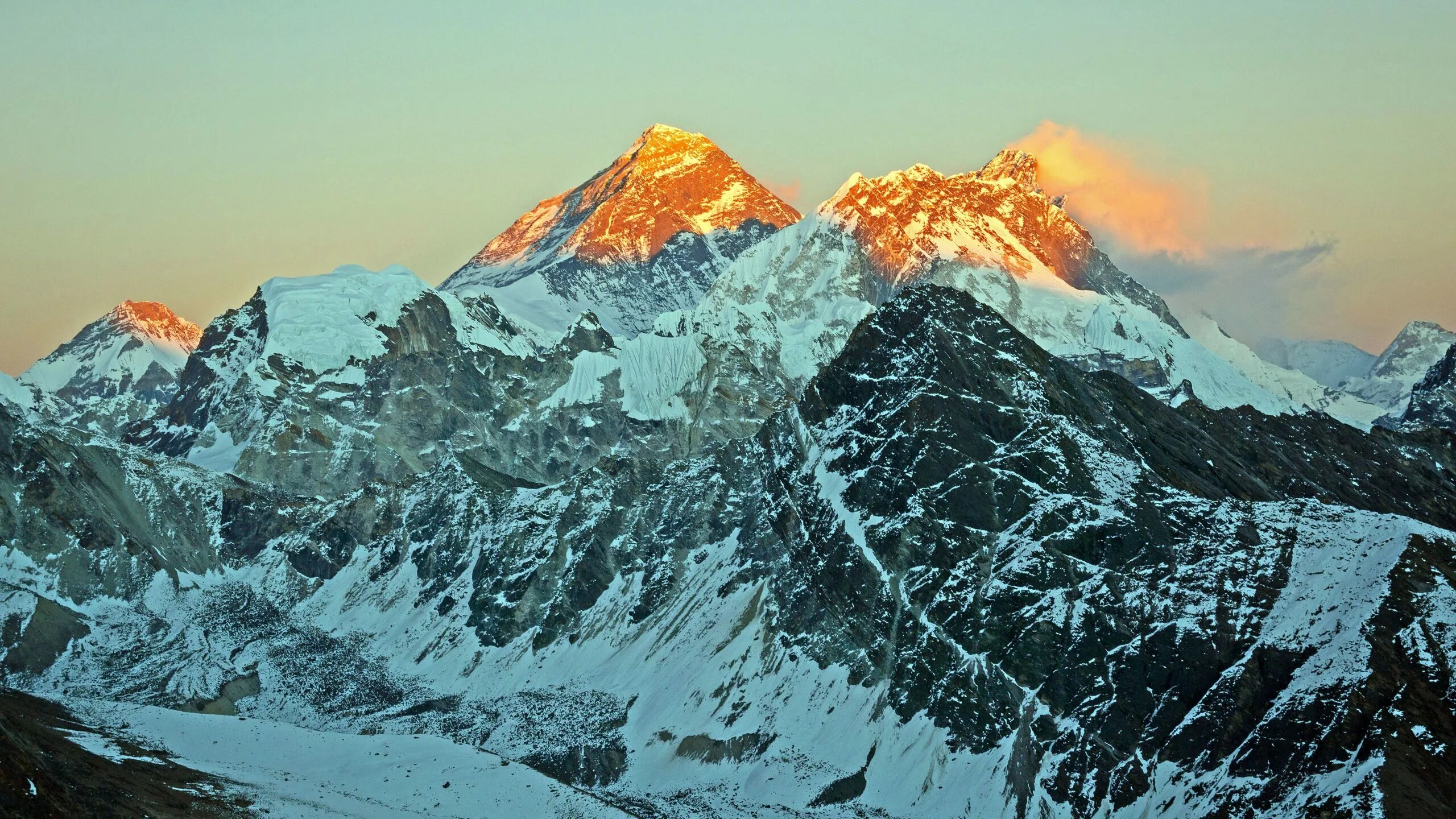 Mount everest is mountain in the world. Эверест чуккиси. Гора юйшань. Mount everest is mountain in the world. Высота гималаев и эвереста.