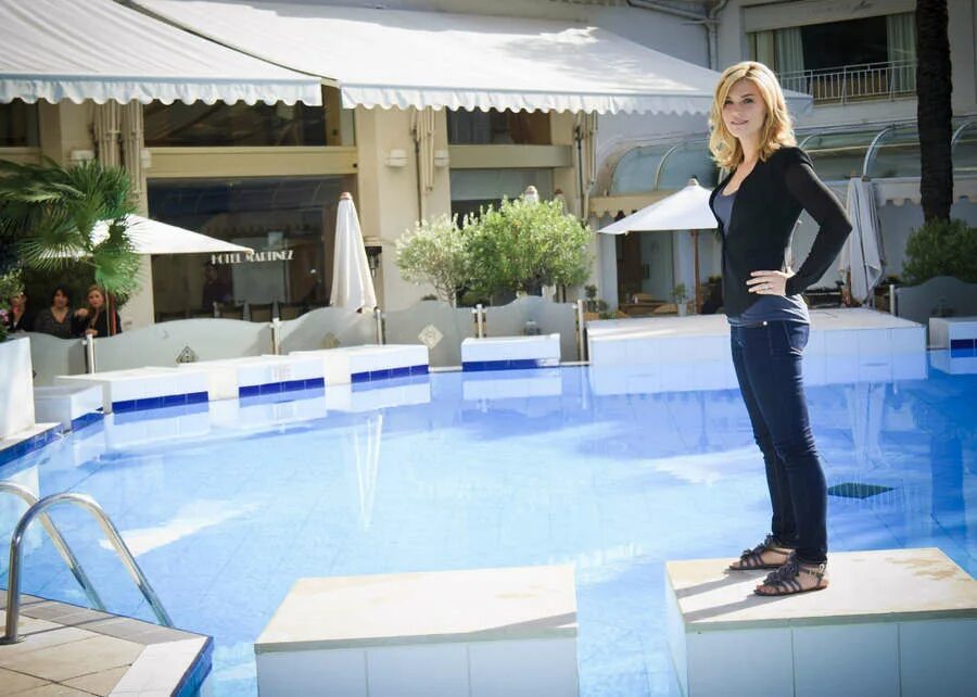 Emily rose hotel) 3* кемер. Emily rose 3. Emily rose 3. Одри роуз уодсворт. Emily rose 3.