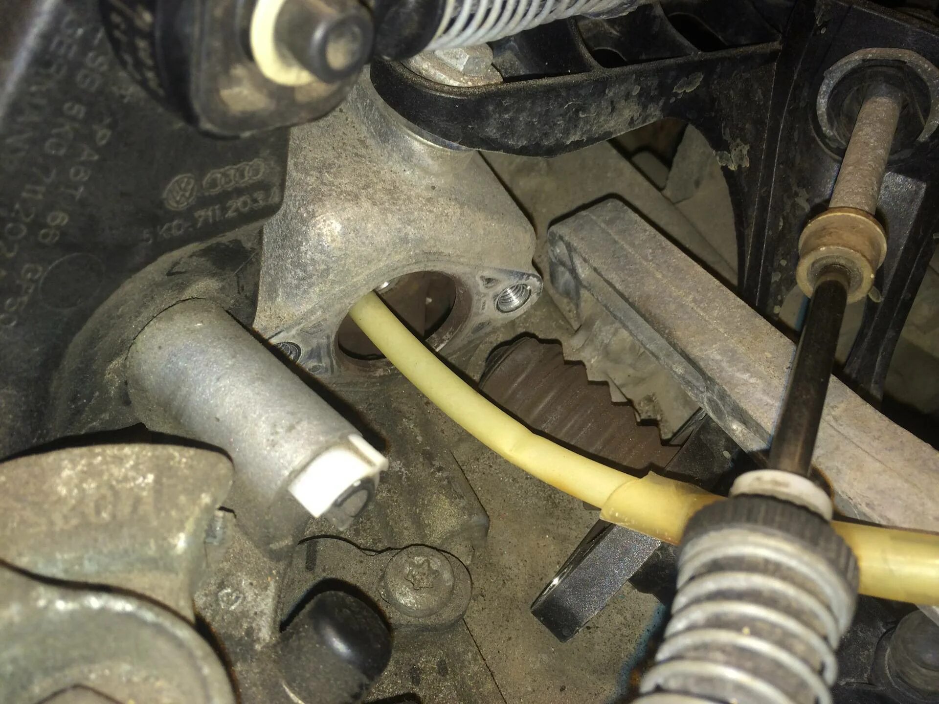 Концевой выключатель педали сцепления шкода рапид. Киа сид 2009 ed скрип педали сцепления. Педаль сцепления фольксваген поло седан 2011. Ниссан кашкай шток сцепления. Скрип при нажимании сцепления.