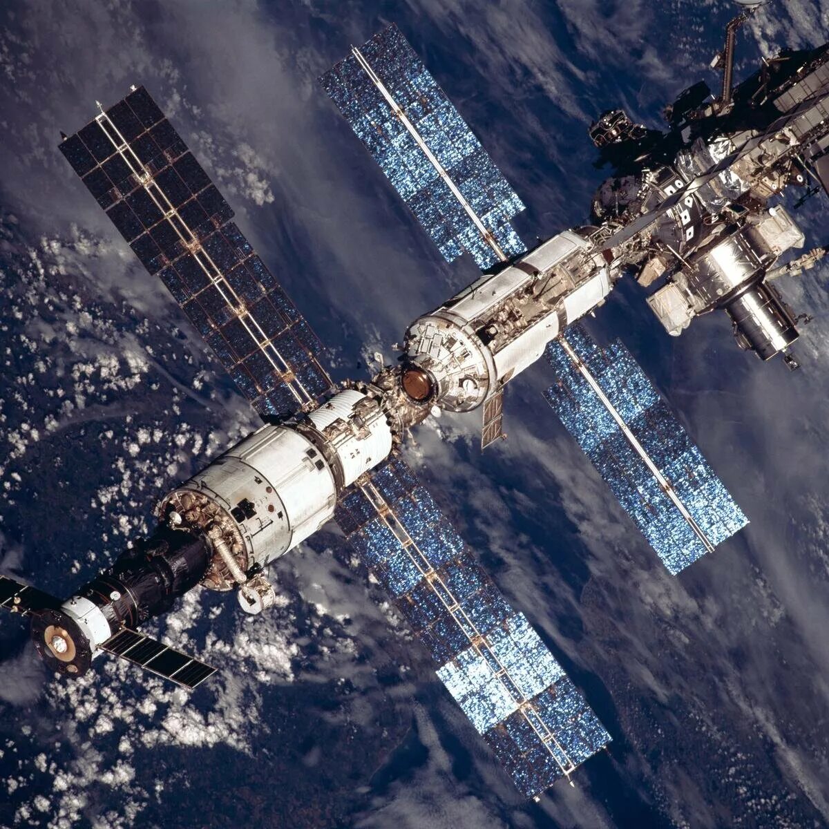 Международная Космическая станция МКС. Космическая орбитальная станция МКС. Международная Космическая станция ISS. 1с в 1мкс.