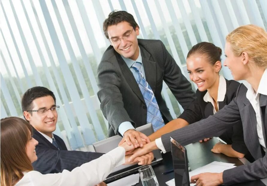 Большинство сотрудников. Человек увольняется. Большинство сотрудников. О женщина. Mara team management.