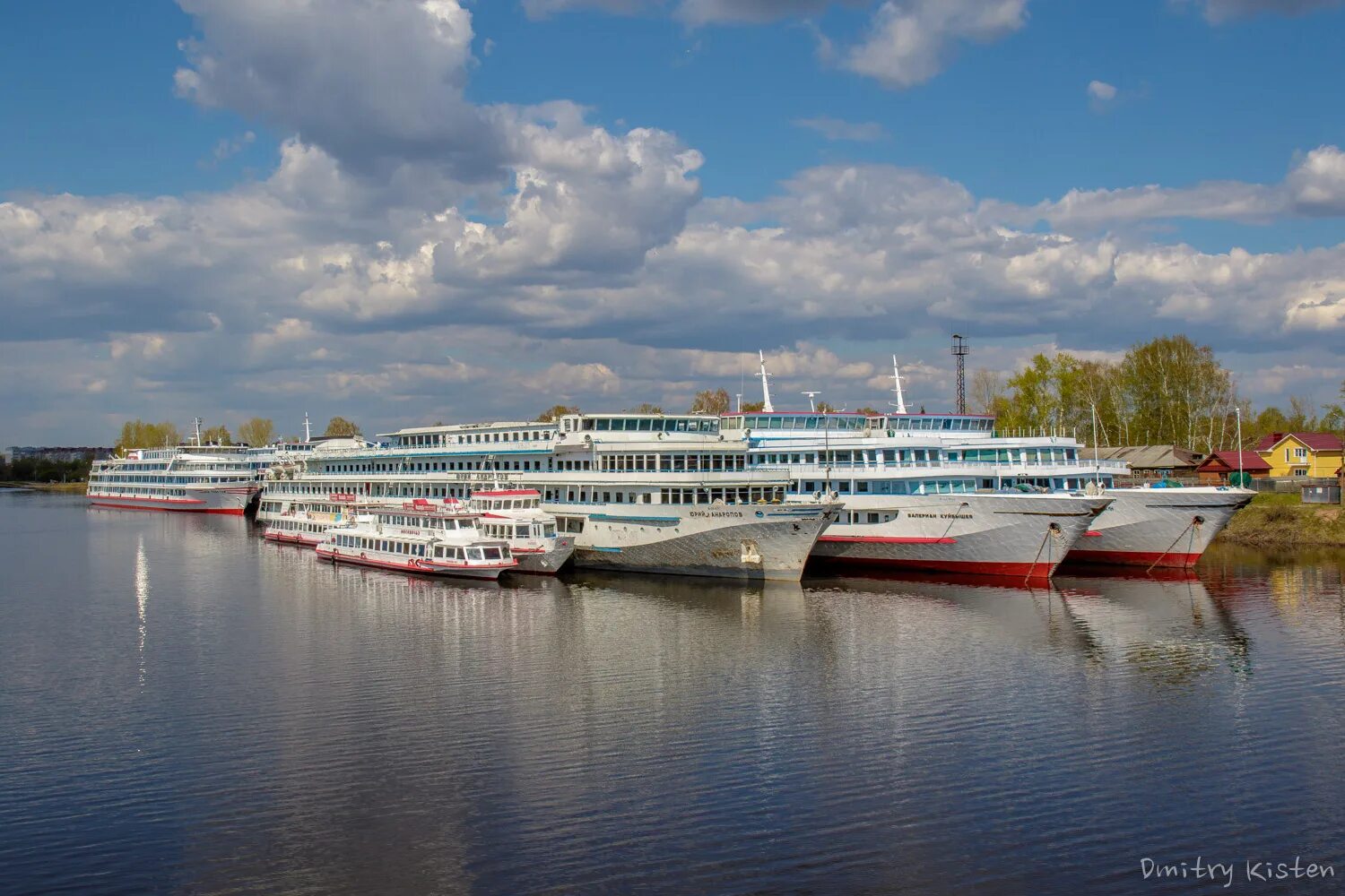 Сайт водоход спб. Теплоход Москва 143. Теплоход Куйбышев. Водоход Питер.