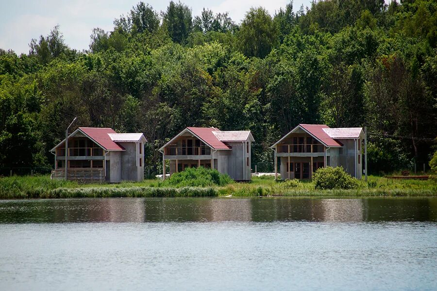 Городское озеро Железногорск Курская область. Озеро в Железногорске Курской. Водохранилище Железногорск Курская область. Лесное озеро Железногорск.