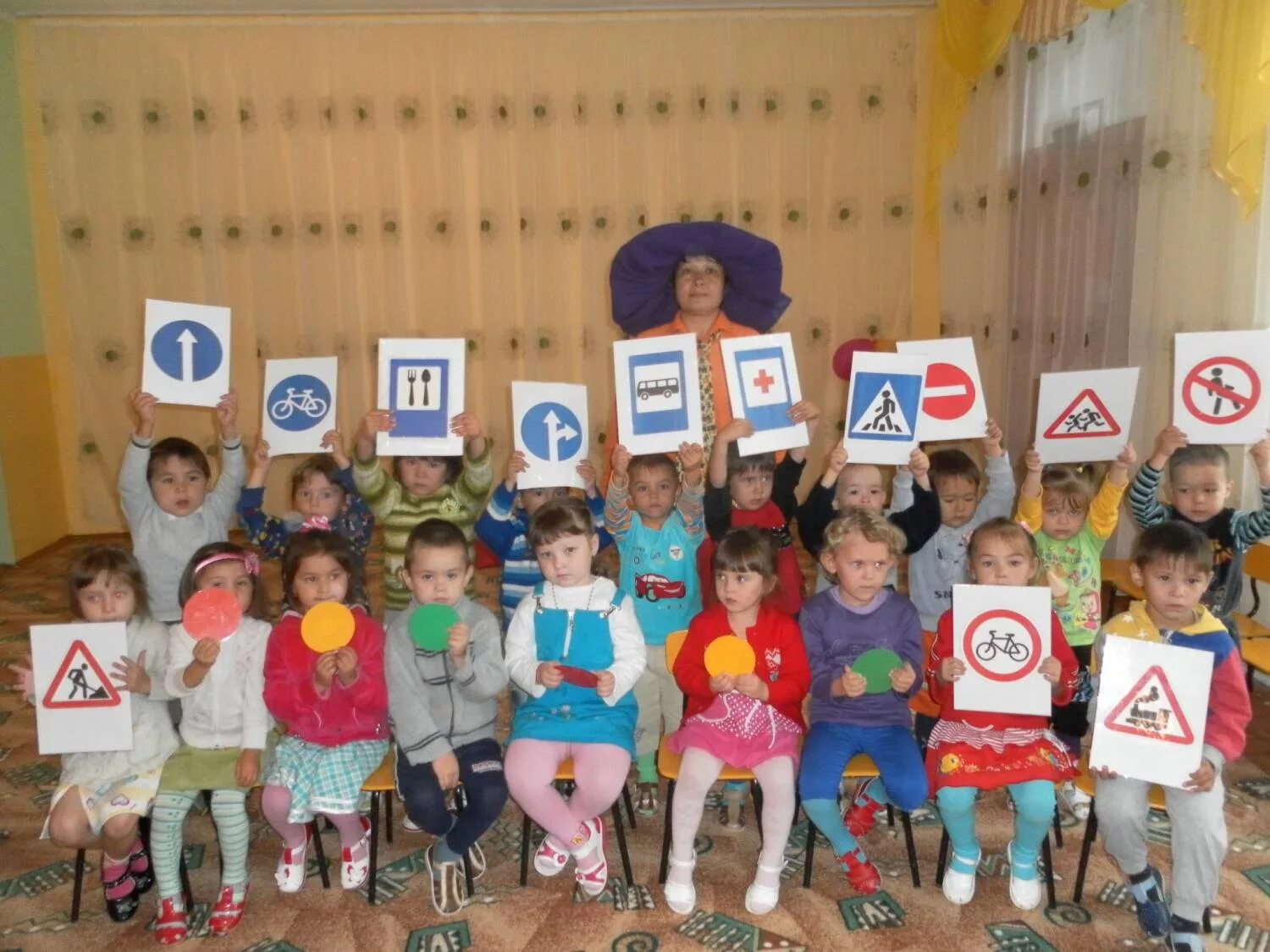 костюм по пдд для детей. мероприятия по безопасности детей. правилам дорожного движения в детском саду. праздники пдд в детском саду. развлечение в старшей группе пдд.