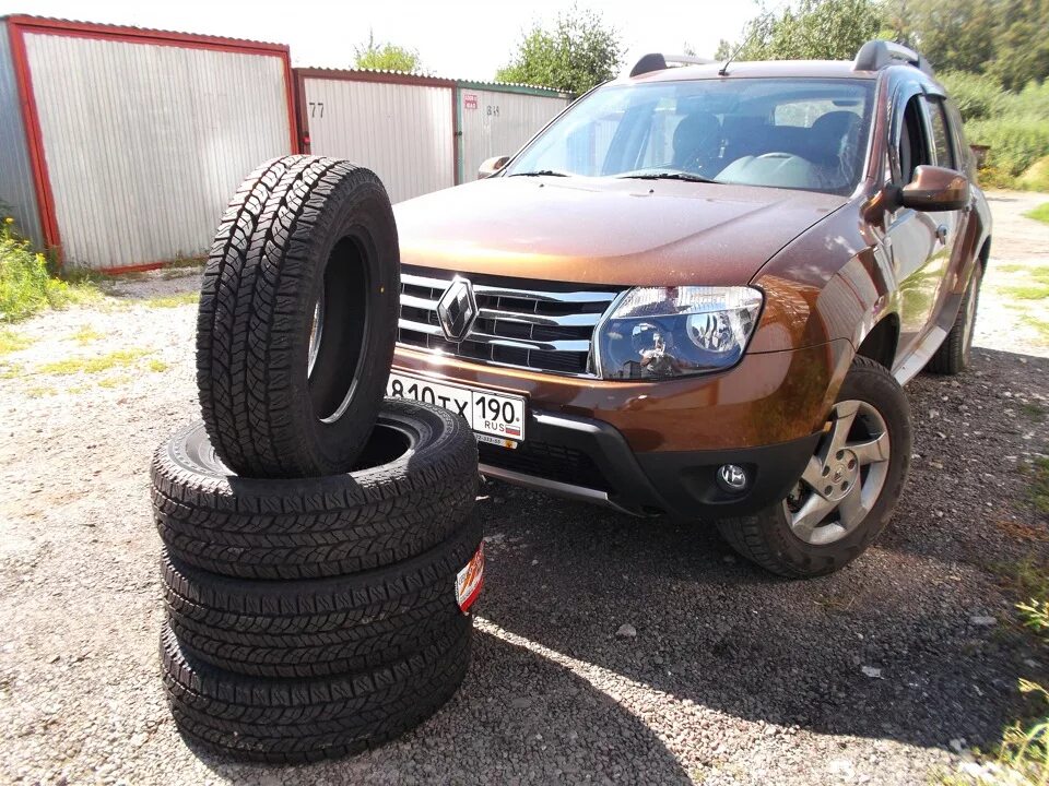 Шины на renault. Шина Renault Duster 215/65 r16. Рено Дастер резина r16. 215 65 16 Дастер. Шины для Renault Duster 4.4.