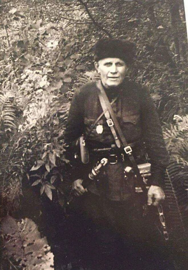 Абрек телепрограмма. Абрек хасуха магомадов. хасуха магомадов последний чеченский абрек. абрек зелимхан. чеченец хасуха магомадов.