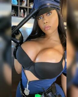 Moriah Mills 🖤 on Twitter.