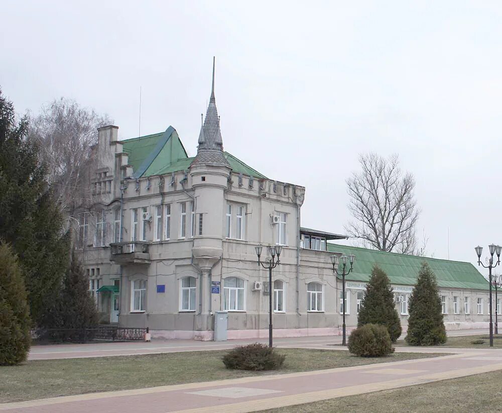 Дом грайворон белгородская область. Дом купца Дмитренко Грайворон. Грайворон Белгородская. Грайворон Белгородская область площадь. Школа Шухова Грайворон.