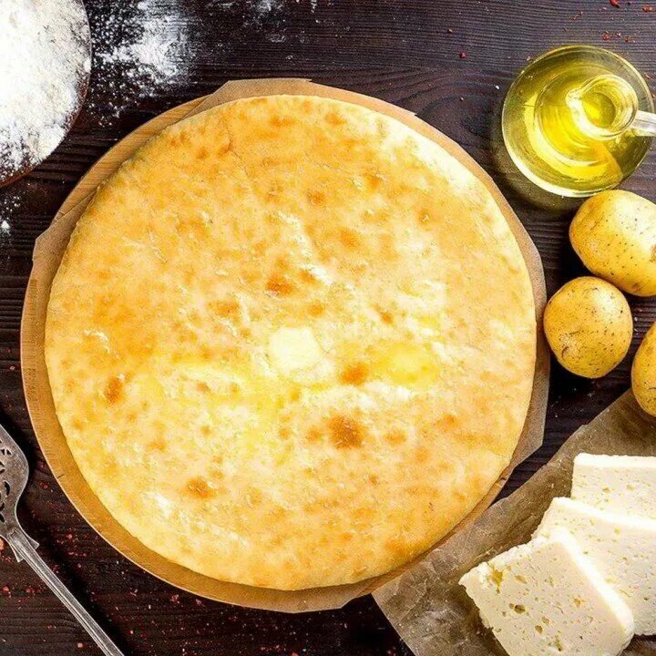 Осетинские пироги рецепт с сыром и картофелем. Картофджин осетинский. осетинский пирог картофджин. осетинский пирог с сыром уалибах. осетинский сыр «уалибах».