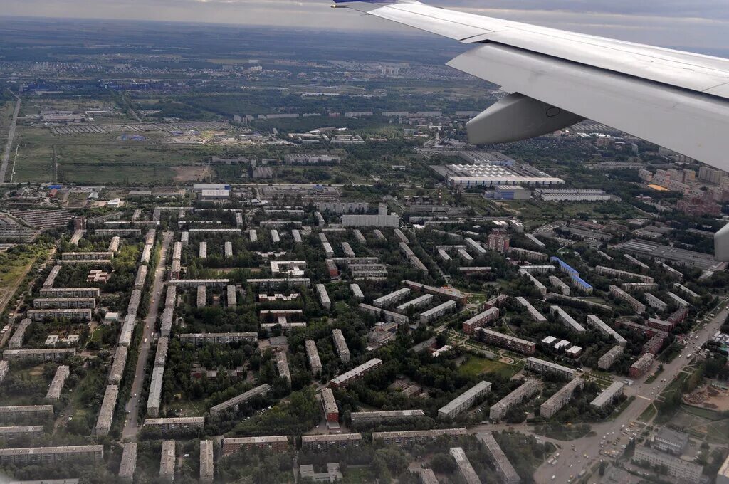 Чкаловский население. Чкаловский поселок Омск. Омск поселок Чкаловский с птичьего полета. Омск Чкаловск сверху. Омск микрорайон полет.