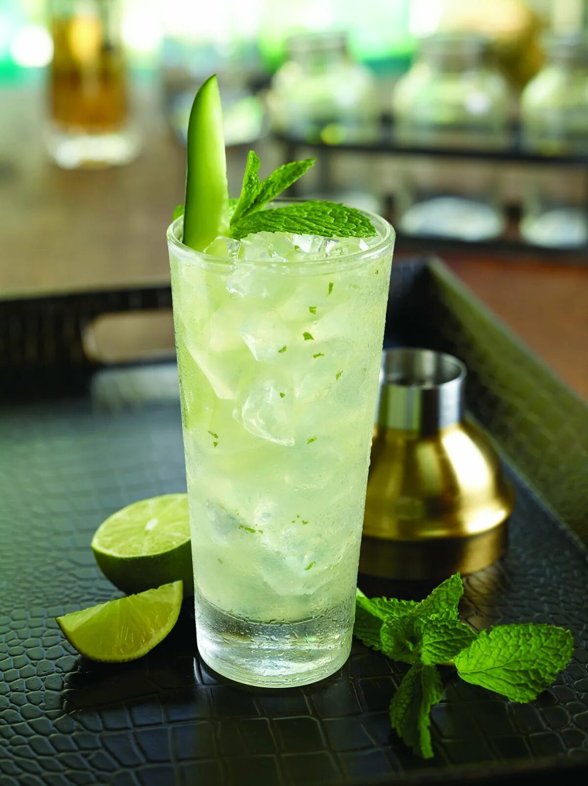 Мохито лет. Mojito classic коктейль. коктейль мохито безалкогольный. коктейль мохито алкогольный. лаймовый мохито.