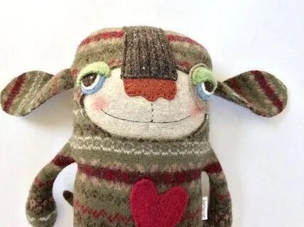 Кошка из старого свитера своими руками