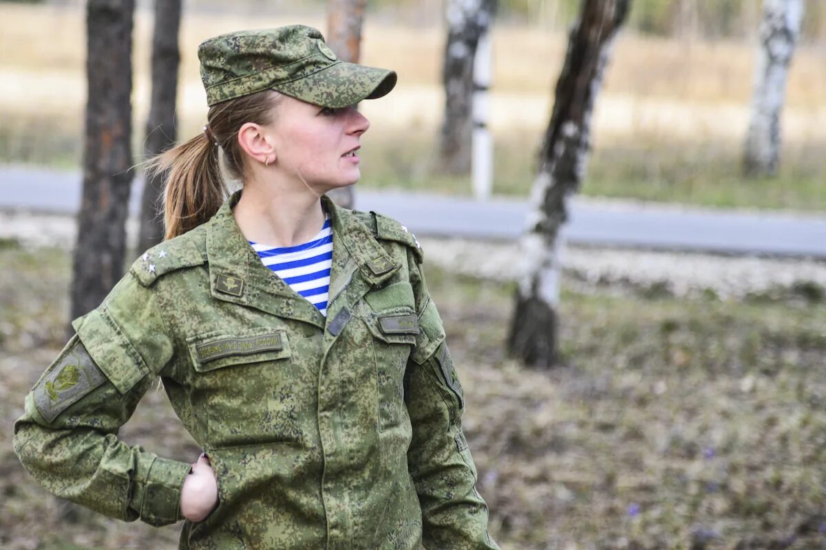 Военная форма. Армейская Полевая форма. Девушки военнослужащие. День военной формы