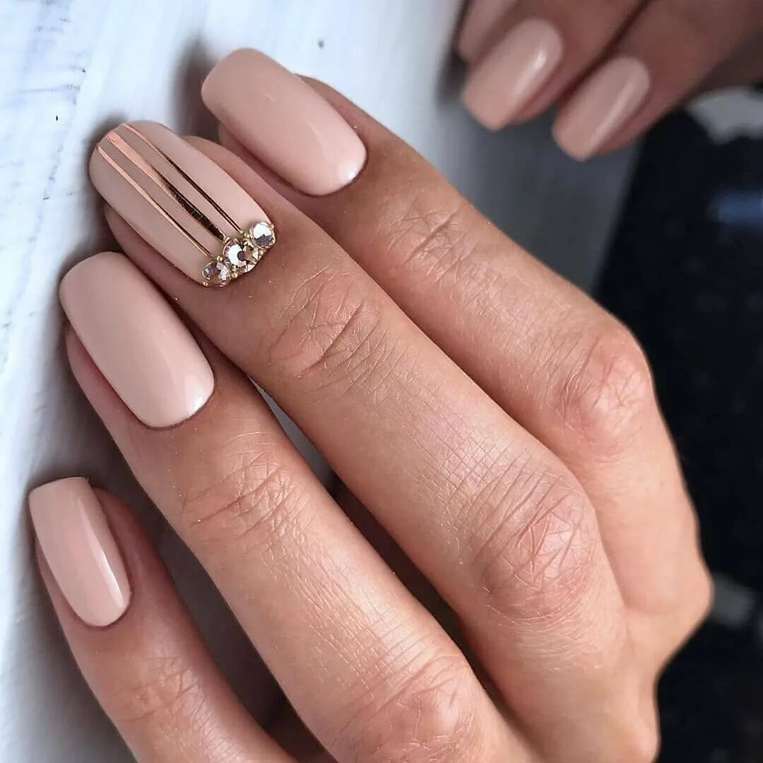 ногти нюд квадрат 2022. нюдовый френч. маникюр розовый нюд. маникюр нюд миндаль. ногти нюдовые дизайн фото.