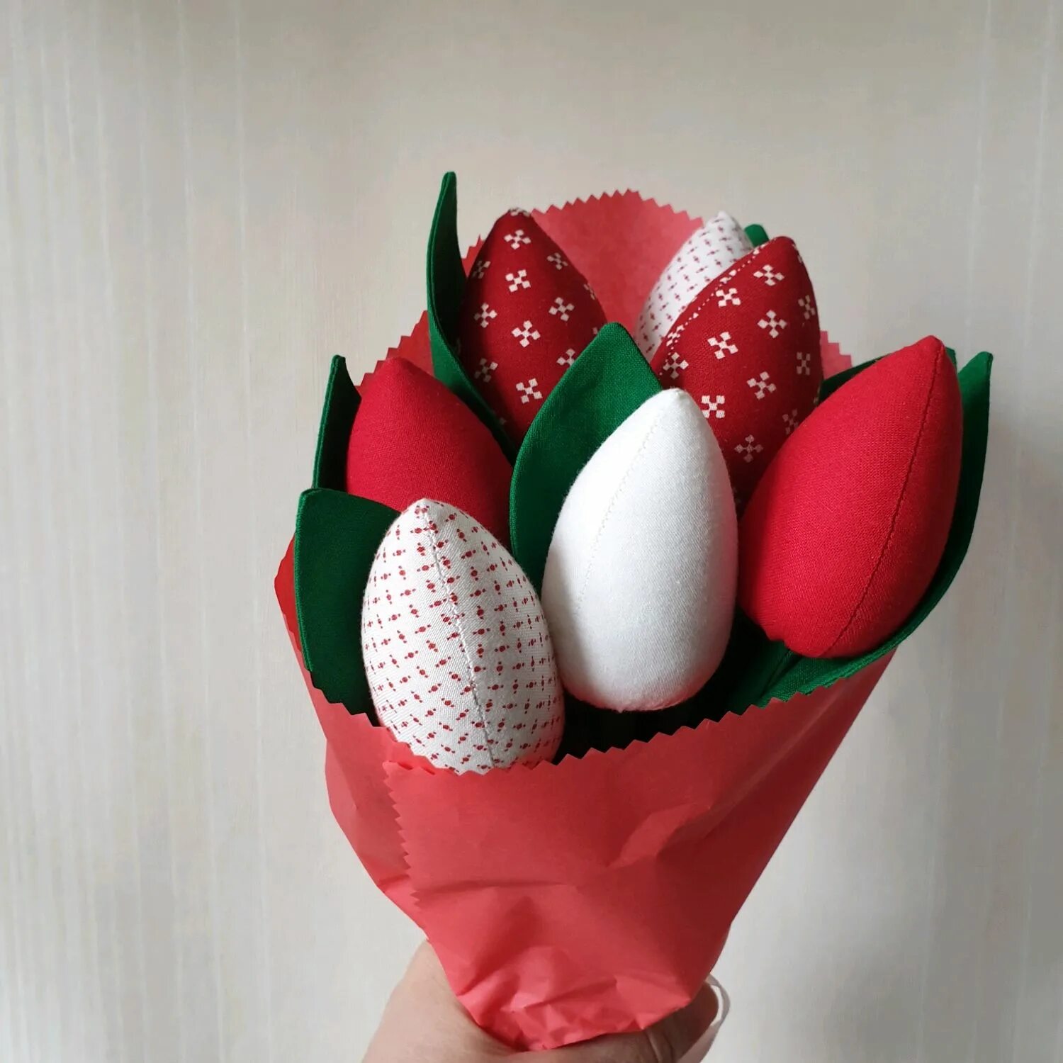 Текстильные цветы. Букет тюльпанов из ткани. Тюльпаны из фетра. Объемные тюльпаны из ткани. Текстильные тюльпаны.