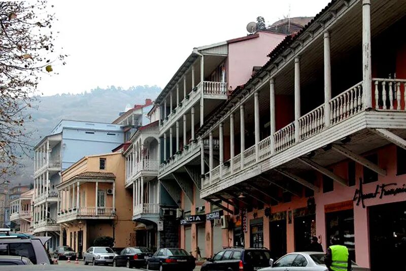 Tbilisi streets. Тбилиси улица Ираклия. Лестница Бетлеми Тбилиси. Тбилиси ул Ираклия 2. Пешеходная улица в Тбилиси.