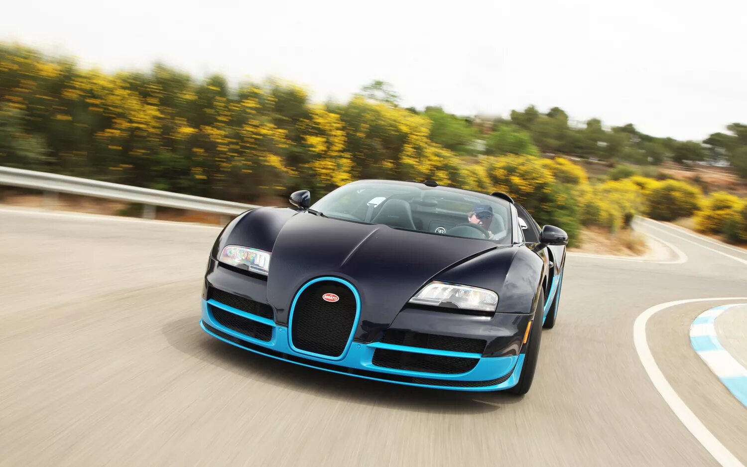 Bugatti chiron скорость. Bugatti Veyron 16.4 Grand Sport Vitesse. Bugatti Veyron Vitesse. Bugatti Veyron 16.4 super Sport. Bugatti Veyron 2013 super.