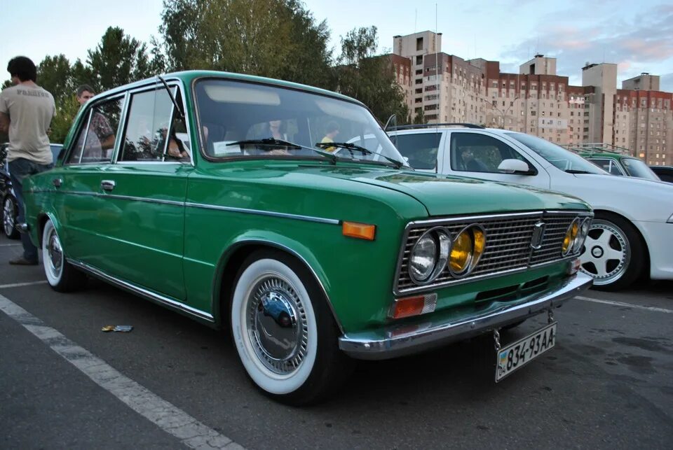 Ниссан 350 в обвесе. Красивый гараж. Chevrolet c10 tiffany. Low garage. Wci cast md1.