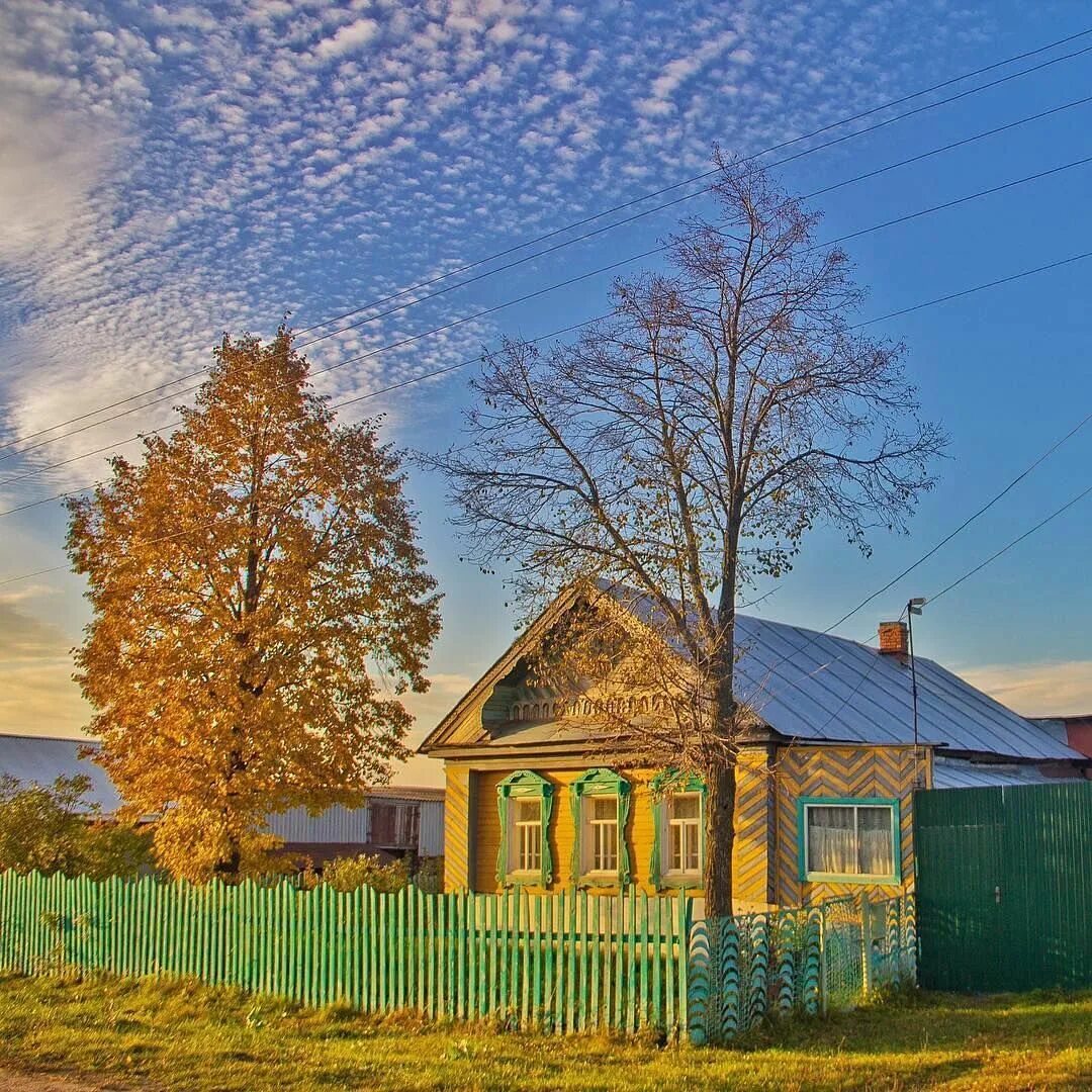 Дом родной проблема. Деревенский дом. Красивый деревенский домик. Сельский домик. Красивый дом в деревне.