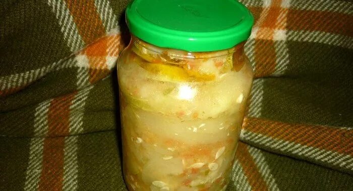 Тещин рецепт с фото. Салат тёщин язык из кабачков на зиму пошаговый. Салат на зиму с кабачками тещин язык. Тёщин язык из кабачков с томатной пастой. Закуска тещин язык из кабачков.