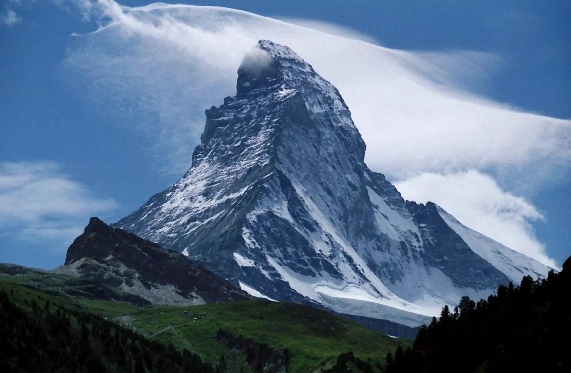 The high mountain in europe is. Пик Маттерхорн Швейцария. Гора Маттерхорн в Швейцарии. Гора Маттерхорн высота. Ледник Маттерхорн.