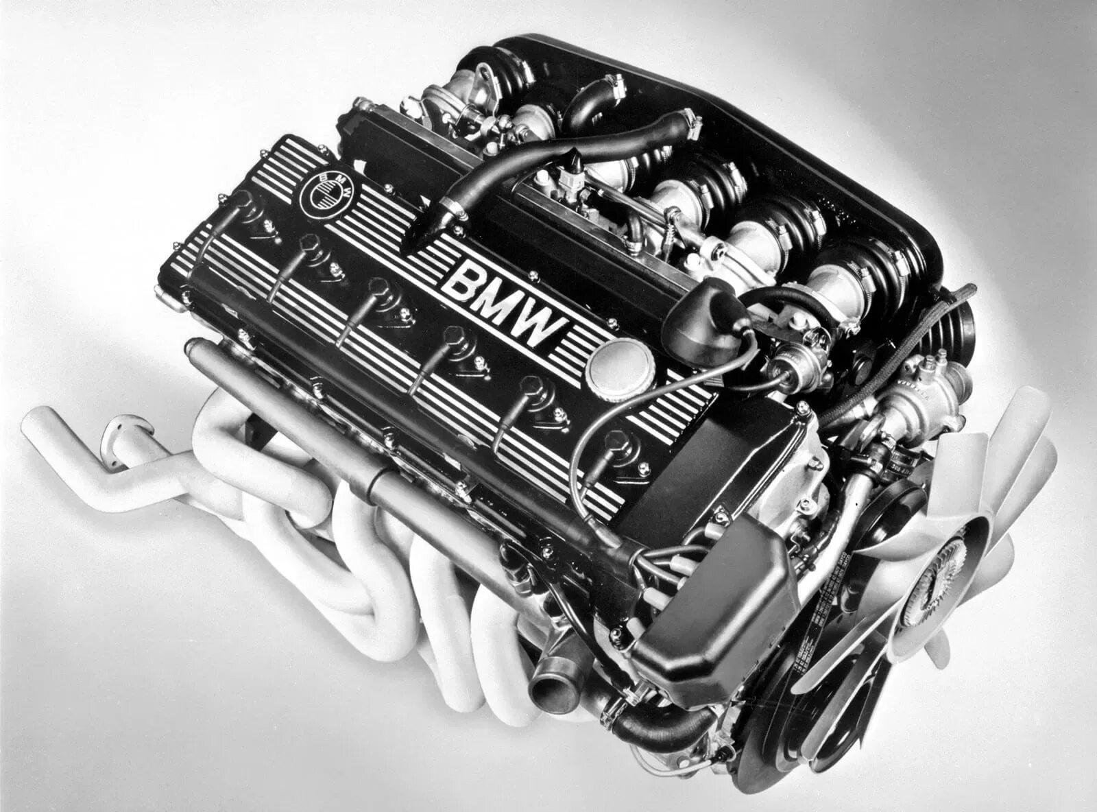 Двигатель 1м. БМВ m88. Двигатель BMW m88. Мотор м88 БМВ. БМВ м635.