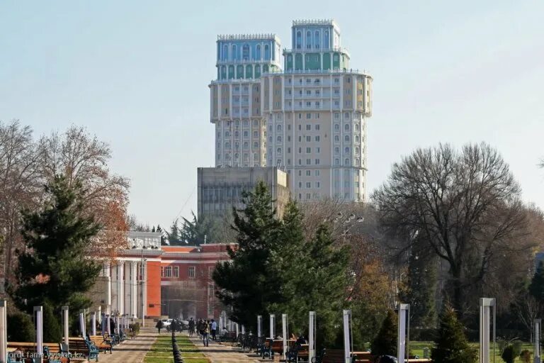 Душанбе 24 сайт. Здание душанбе плаза. башни близнецы в душанбе. мэрия душанбе. бизнес центр пойтахт душанбе.