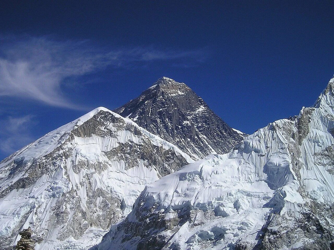 Mount everest is high in the world. Гора Эверест(Джомолунгма). Гималаи Эверест. Вершина Гималаев Эверест. Гора джамалумба.