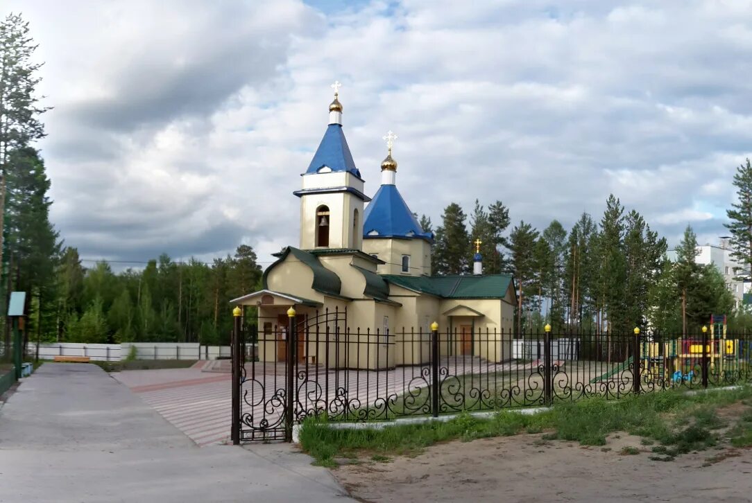 Таксимо площадь. Таксимо церковь. таксимо церковь успенская. поселок таксимо бурятия. достопримечательности поселка таксимо.