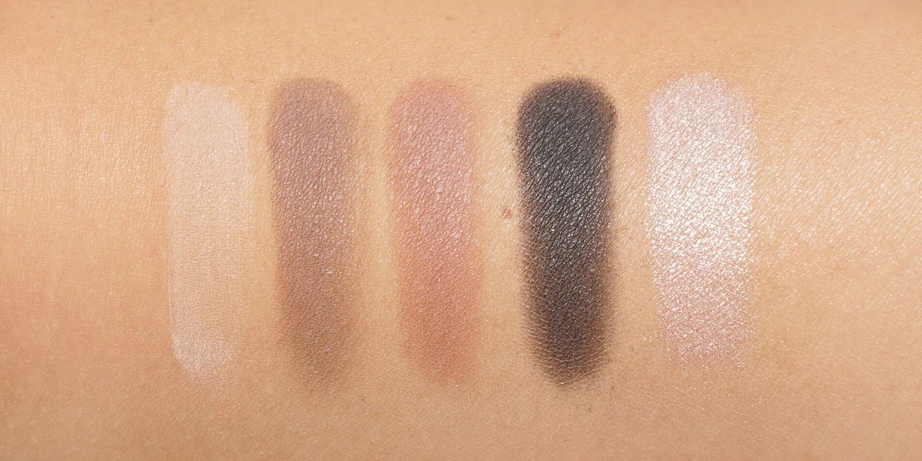 Chanel rouge allure laque свотчи. Chanel les 4 ombres свотчи. Clé de peau beauté radiant fluid foundation natural свотчи. Elian пигменты свотчи. Chanel les 4 ombres свотчи.