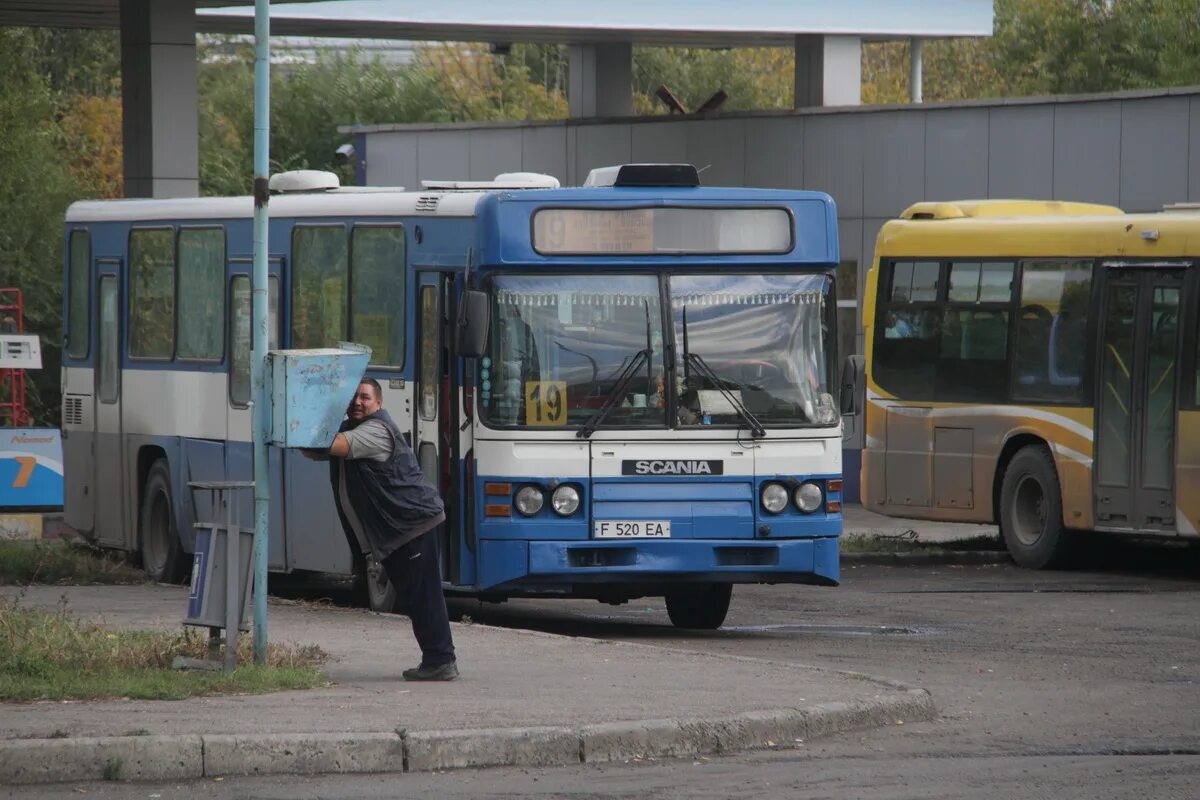 Работа усть каменогорск свежие вакансии мужчинам. Усть-Каменогорск общественный транспорт. Автобусный парк Румынии. Усть-Каменогорск общественный транспорт выхлопные ГАЗЫ. Летний лед автопарк.