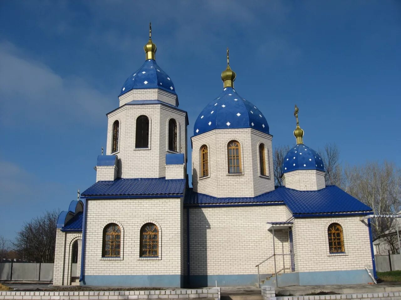 вознесенский собор город изюм. храм михаила архангела в новосеславино. харьковская область церкви. харьковская область церкви. песочин харьковская область фото.