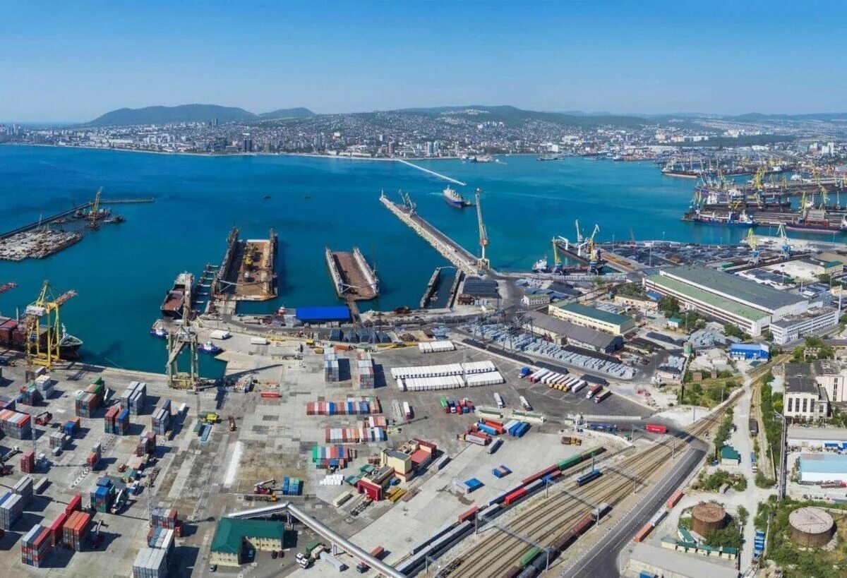 Морские порты украины на карте. Морпорт новороссийск. Новороссийск морской торговый порт. Жд паром варна порт кавказ. Портовые города черного моря.