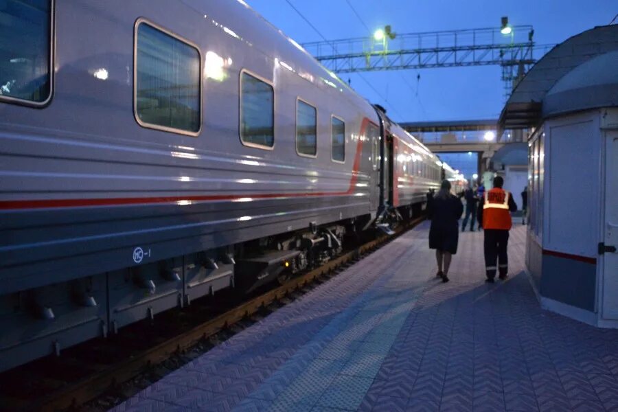Есть ли поезд оренбург. ЕКБ Оренбург поезд. Поезд 121 Екатеринбург Оренбург. Поезд Оренбуржье. Поезд Оренбург Москва.