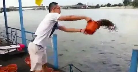 Кидает в пот