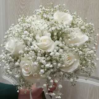Гипсофилы с розами букет