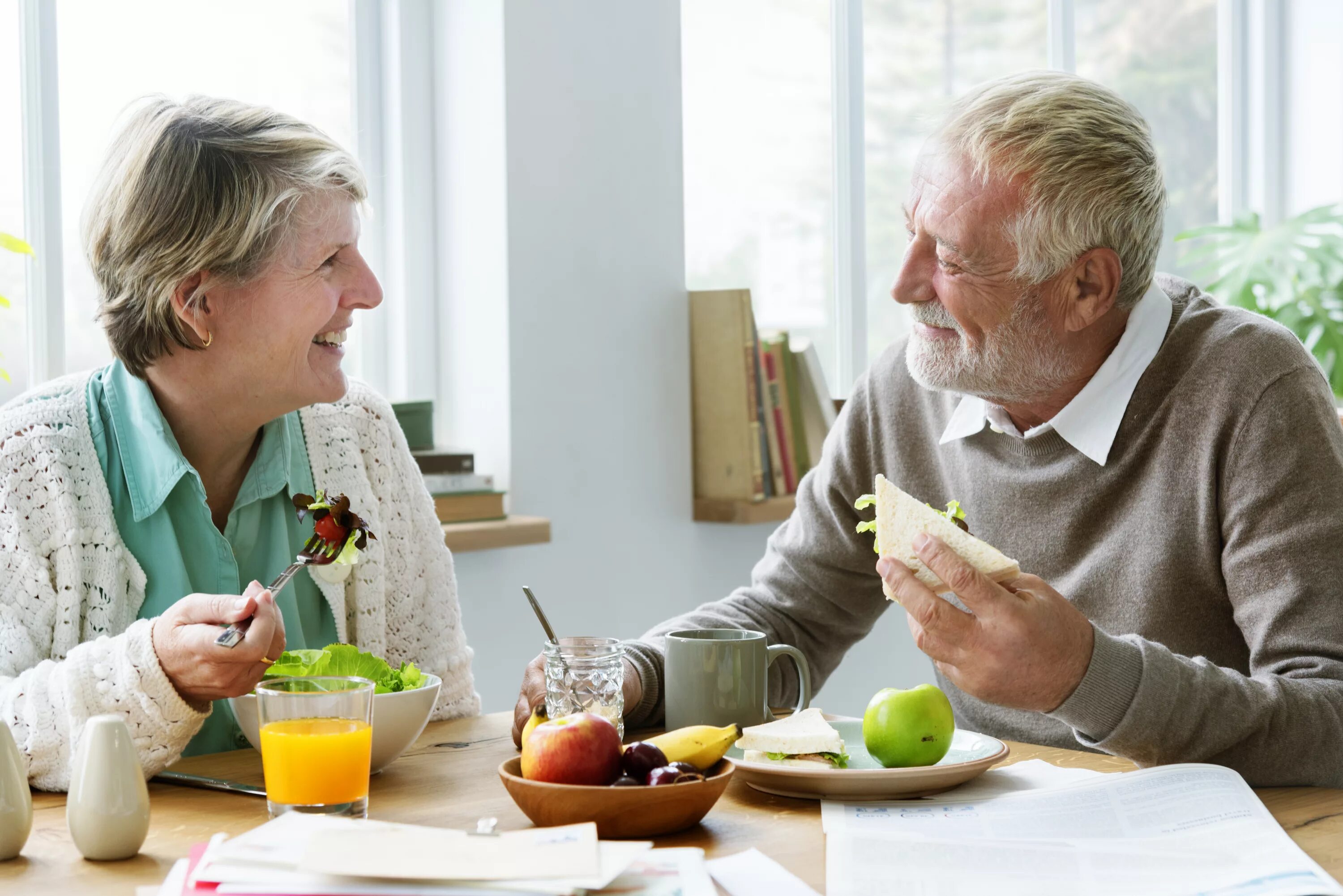 Питания лиц пожилого возраста. Еда для пожилых людей. Здоровое питание для пожилых. Рациональное питание в пожилом возрасте. Здоровое питание в зрелом возрасте.