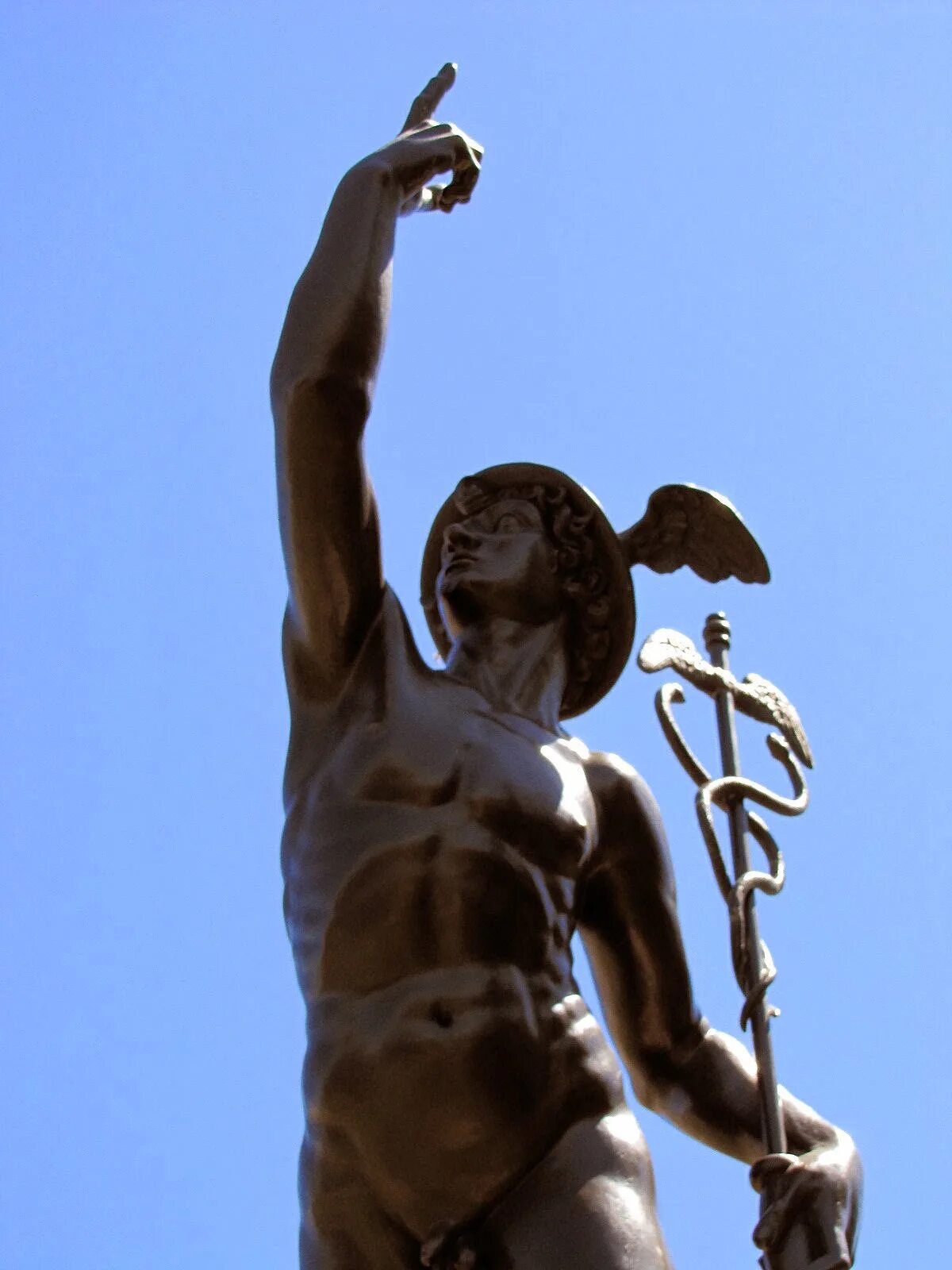 Гермес нижний. Меркурий Бог статуя. Гермес статуя. Древнеримский Бог Меркурий. Гермес Бог статуя.
